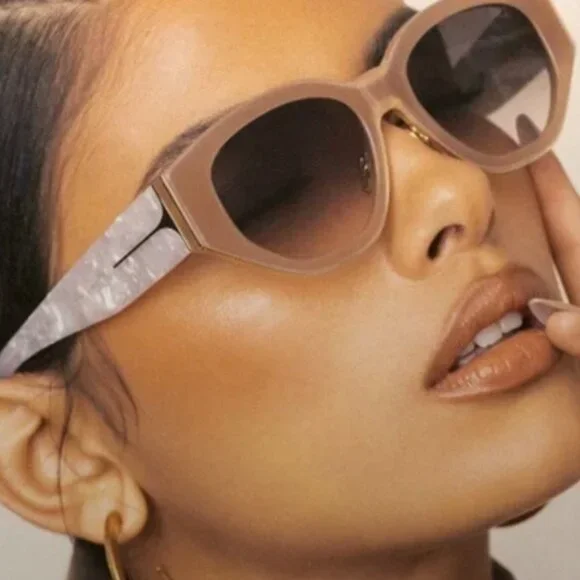 DEZI | Accessories | Dezi Charge It Sunglasses In Gold G5  display picture 1